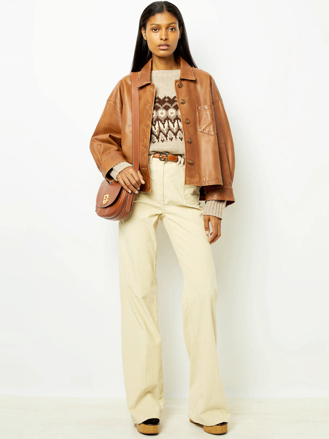 CHAQUETA DE CUERO CON BOTONES